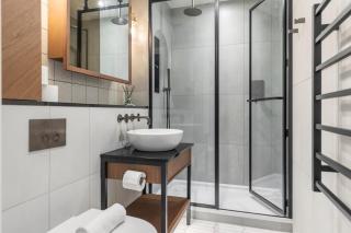 Luxurious 2 Bedroom Apartment In The Heart Of London - 3