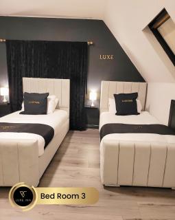 Luxury 4 Bed Room House, Heathrow - Colnbrook - 5