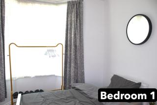 Double ground floor room near shop and metro station - Londres - 9