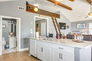 Walk to Beach Family Getaway By San Luis Pass! - Red Fish Cove - 3