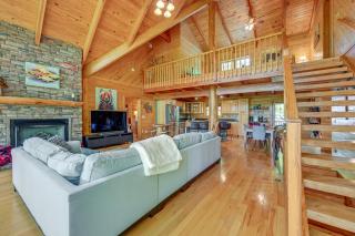 Game Room, Hot Tub and Decks Scenic Franklin Cabin - Franklin - 7