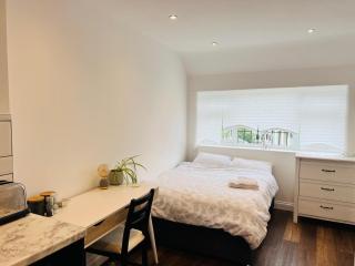 Double Room with en-suite - - 6