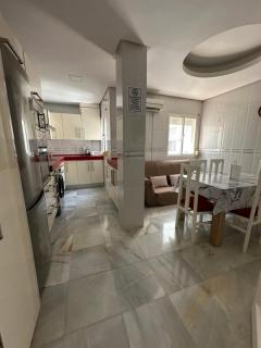 Apartamento Estadio 5 HABITACIONES Y CAPACIDAD 9 PERSONAS CERCA DEL CENTRO, DEL ESTADIO Y ESTACION DE TRENES Y DE AUTOBUSES - Jerez de la Frontera - 3