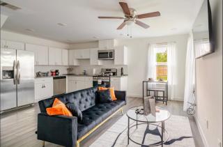 The Divine 3 - Townhome with AC, WiFi in Beautiful Houston - Houston - 0