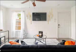 The Divine 3 - Townhome with AC, WiFi in Beautiful Houston - Houston - 9