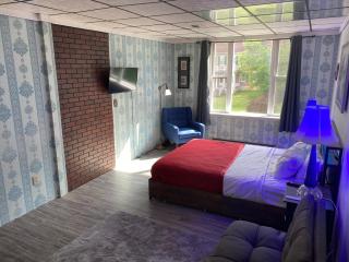 2BR 2nd floor apartment overlooking downtown - 5