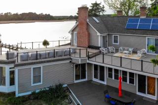 Riverfront Gem with Fire Pit in Eden - Eden - 9