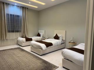 The Ground Luxe 6BR Luxury with Courtyard Charm - Ta'if - 3