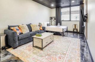 New Loft 5 min Shadyside or East Liberty Sleeps 4 - 7