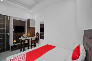 Flagship New Signature Hotel Near Iskcon Temple Noida - Noida - 7