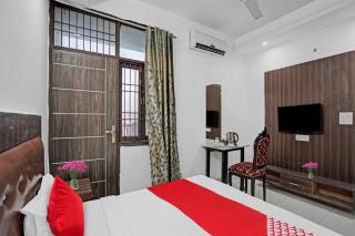 Flagship New Signature Hotel Near Iskcon Temple Noida - Noida - 3