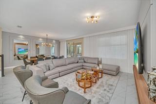 Last Minute Disney Getaway! Private Pool, Hot Tub & Games Room. Book Now! #29578 - Kissimmee - 3