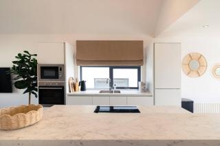 Modern Open plan family home + Balcony & BBQ area - Portstewart - 6