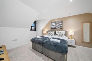 Luxury House with Pool Table, Sky TV, Netflix, Fast Wifi, Garden & Free Parking by Yoko Property - Milton Keynes - 7