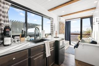 Rooftop Spa Tiny Cargo Home Farm Experience - Tulare - 1