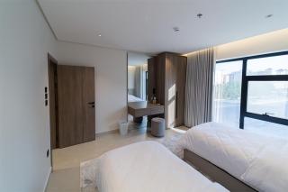 HostE - 3 BR APT Full Kitchen 75In TV with Self-Entry - Khobar - 2