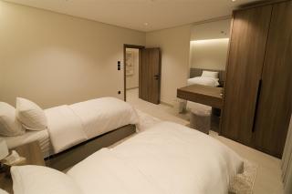 HostE - 3 BR APT Full Kitchen 75In TV with Self-Entry - Khobar - 7