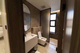 HostE - 3 BR APT Full Kitchen 75In TV with Self-Entry - Khobar - 5