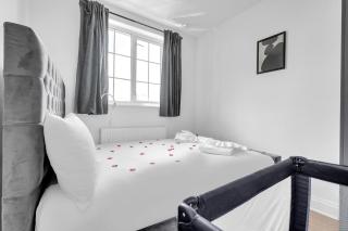Big 1-Bed flat - Private Garden, Free Parking & 10 min Northern Line, Flat 3 - Colindale - 1