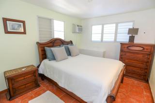 Villa Sessions 1 - 2-Bedroom, 1-Bathroom Apartment at Shacks Beach - Beach access footsteps away - 2