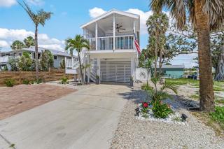 197 Beach Daze: 3BR Pool Home w/ Deeded Beach Access! - Fort Myers Beach - 0