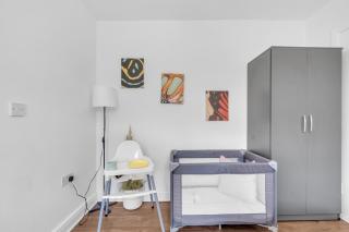 The Connected Garden Flat - Parking, Work & Play - Colindale - 2