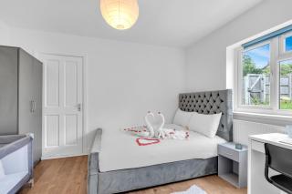The Connected Garden Flat - Parking, Work & Play - Colindale - 9