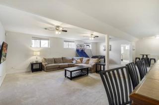 HUGE Downtown Getaway! w/Hot Tub - 8