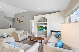 HUGE Downtown Getaway! w/Hot Tub - 7