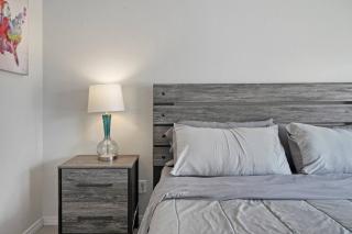 HUGE Downtown Getaway! w/Hot Tub - 6