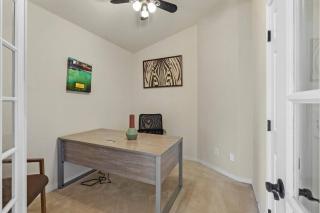 HUGE Downtown Getaway! w/Hot Tub - 3