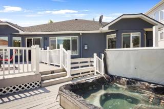 HUGE Downtown Getaway! w/Hot Tub - 0