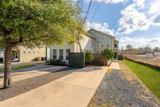 Upstay East Austin Retreat w Yard - 5min to Downtown - Austin - 6