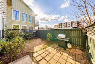 Upstay East Austin Retreat w Yard - 5min to Downtown - Austin - 3