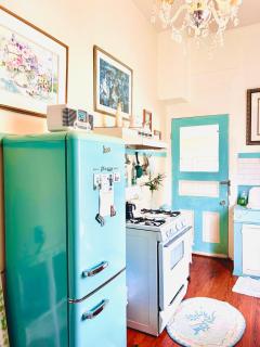 3BR Parisian Penthouse sleeps 5 w Balcony on Streetcar!! - New Orleans - 3