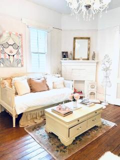 3BR Parisian Penthouse sleeps 5 w Balcony on Streetcar!! - New Orleans - 9