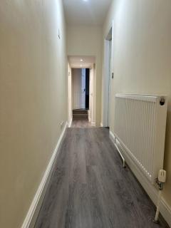 Newly Refurbished 2 Bedroom Flat New Southgate London N11 - New Southgate - 9