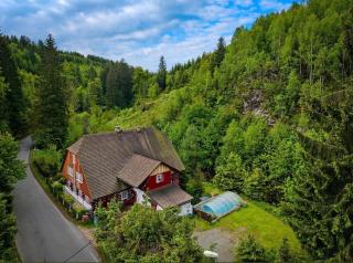 Roubenka Mlýn u skály Deštné v Orlických horách volné termíny 5 bytů - 2