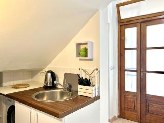 Modern Two-Bedroom Apartment with Garden & Parking - Sarajevo - 3