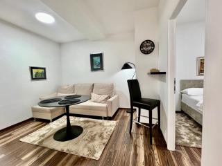 Modern Two-Bedroom Apartment with Garden & Parking - Sarajevo - 8