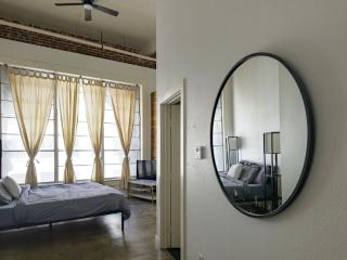 The Downtown Factory Loft - 9