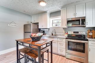 2 Mi to Main Street Cabin with Hot Tub in Monterey! - Monterey - 6