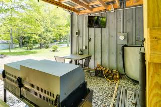 2 Mi to Main Street Cozy Cabin in Monterey! - 9