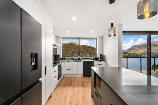 Offers contemporary Living !! - Queenstown - 8