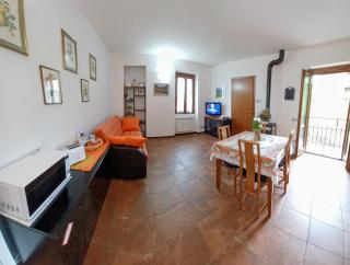 Luminoso tra i rami del Lago di Como, Sormano - 0