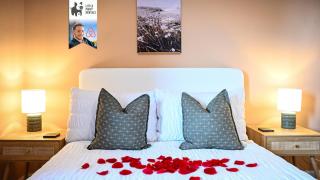 LUX Exec Balcony Suite for 2 with Parking, Wi-Fi - 3
