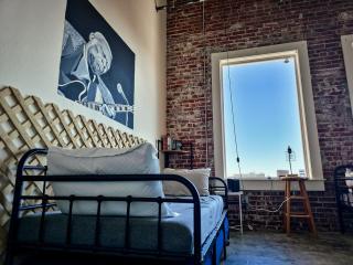 The Downtown Grizz Loft - 4