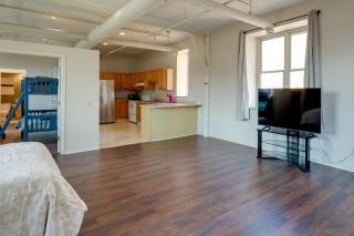 Explore Old Market: Convenient Omaha Condo - 5
