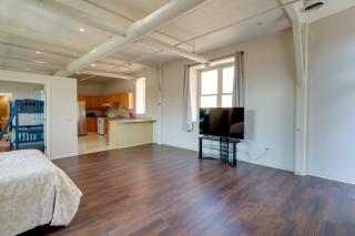 Explore Old Market: Convenient Omaha Condo - 6