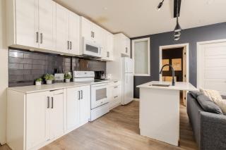 The Urban Haven 4BR in the Heart of Plateau MTL - Montréal - 8